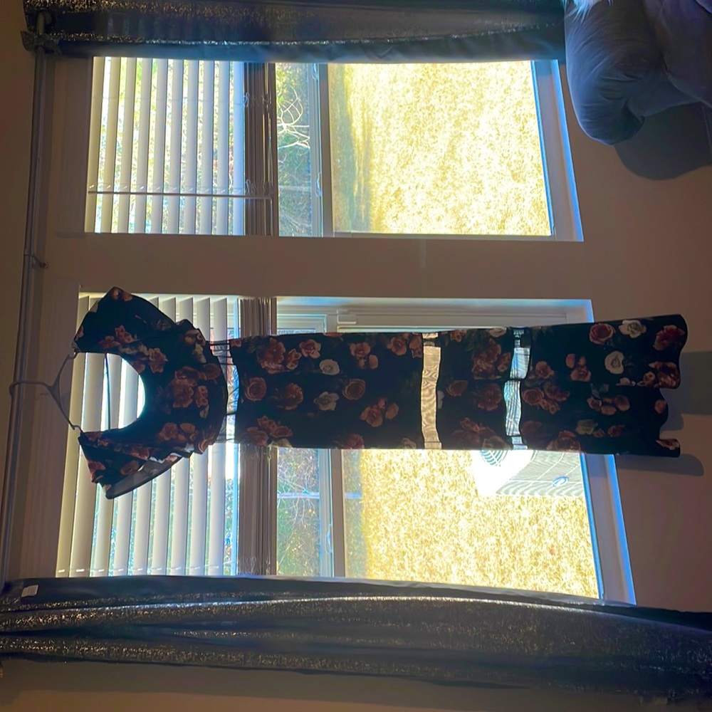 This is a beautiful long  summer bodycon dress.